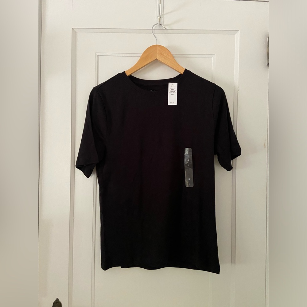 NWT! GAP short-sleeve crewneck t-shirt in black, size large